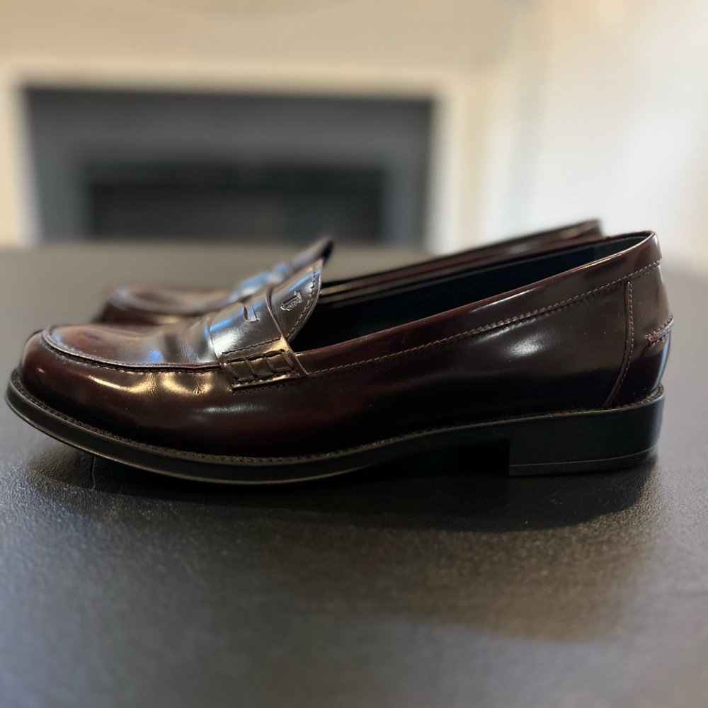 Tod’s women’s burgundy lofers